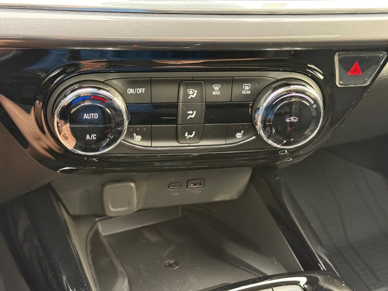 Chevrolet Trax Vehicle Full-screen Gallery Image 14