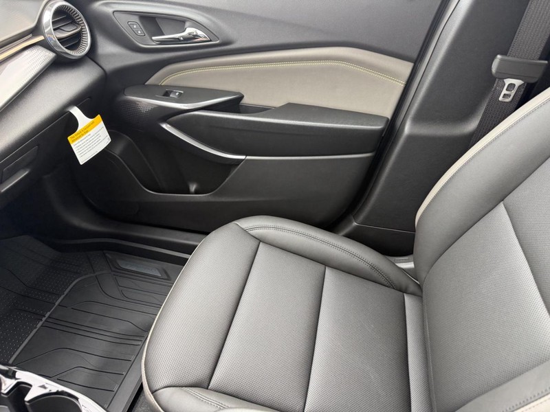 Chevrolet Trax Vehicle Full-screen Gallery Image 16