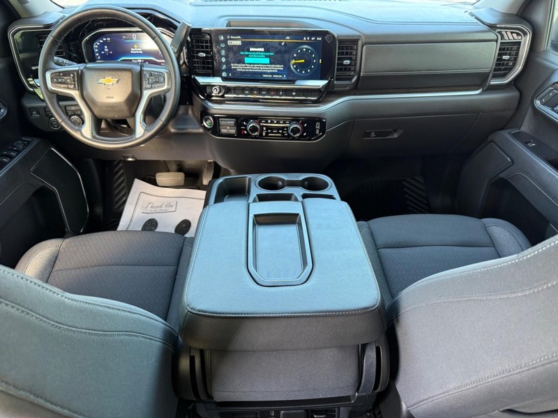 Chevrolet Silverado 1500 Vehicle Full-screen Gallery Image 12