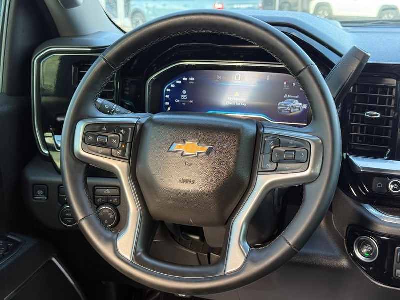 Chevrolet Silverado 1500 Vehicle Full-screen Gallery Image 13