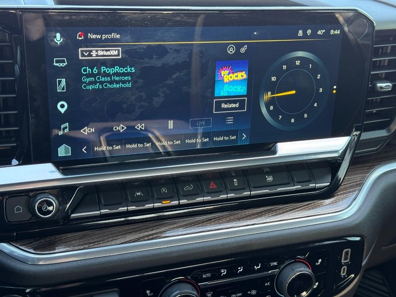 Chevrolet Silverado 1500 Vehicle Full-screen Gallery Image 16