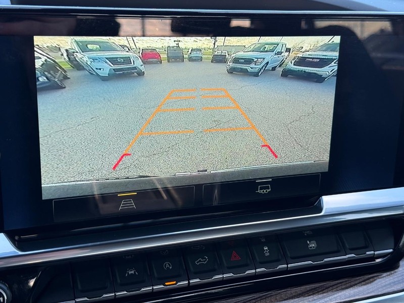 Chevrolet Silverado 1500 Vehicle Full-screen Gallery Image 17