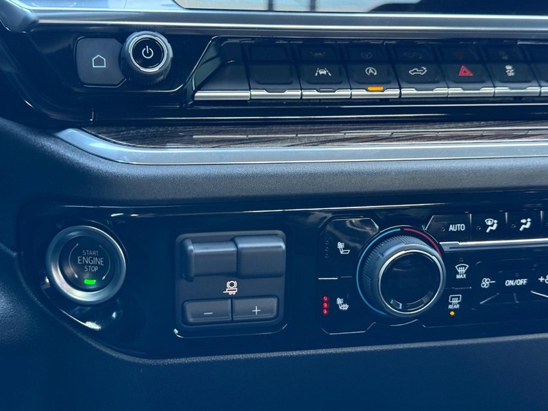 Chevrolet Silverado 1500 Vehicle Full-screen Gallery Image 18