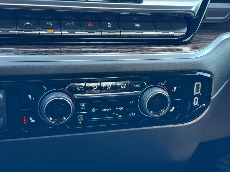 Chevrolet Silverado 1500 Vehicle Full-screen Gallery Image 19