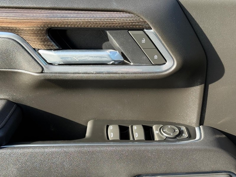 Chevrolet Silverado 1500 Vehicle Full-screen Gallery Image 22