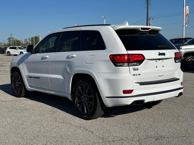 Jeep Grand Cherokee Vehicle Full-screen Gallery Image 3