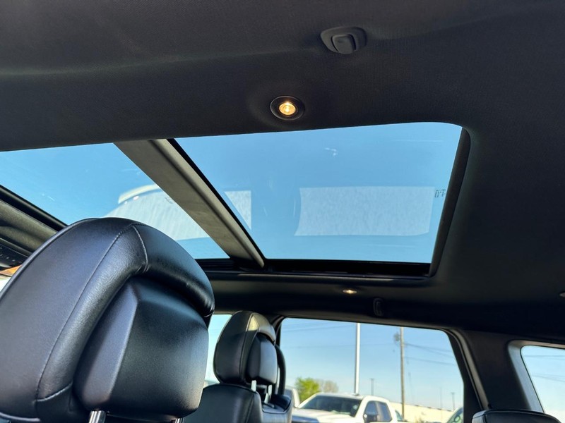 Jeep Grand Cherokee Vehicle Full-screen Gallery Image 11