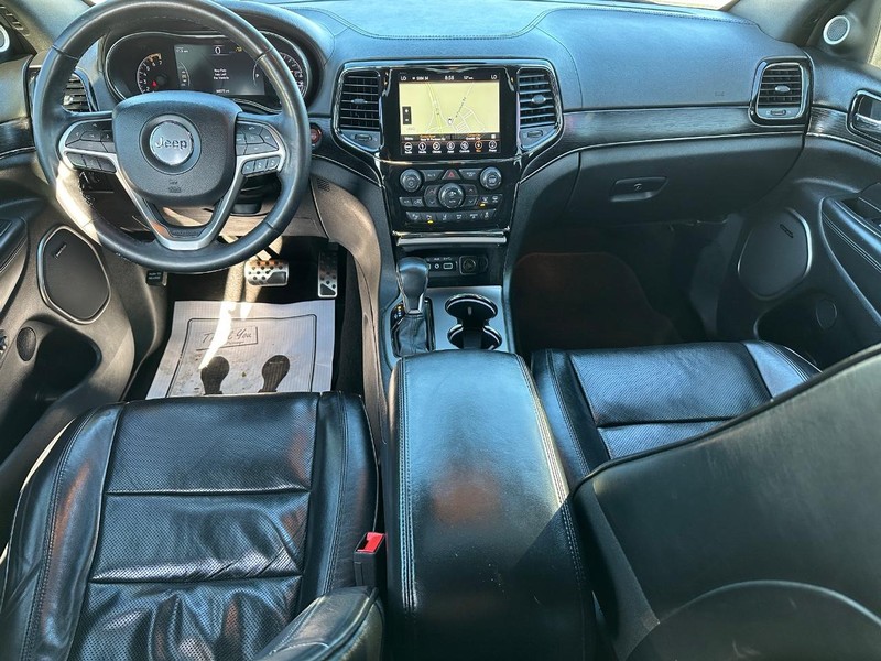 Jeep Grand Cherokee Vehicle Full-screen Gallery Image 13