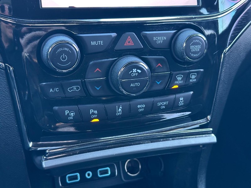 Jeep Grand Cherokee Vehicle Full-screen Gallery Image 20