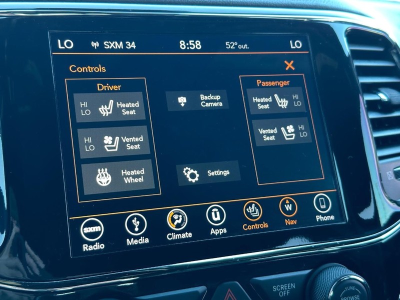 Jeep Grand Cherokee Vehicle Full-screen Gallery Image 21