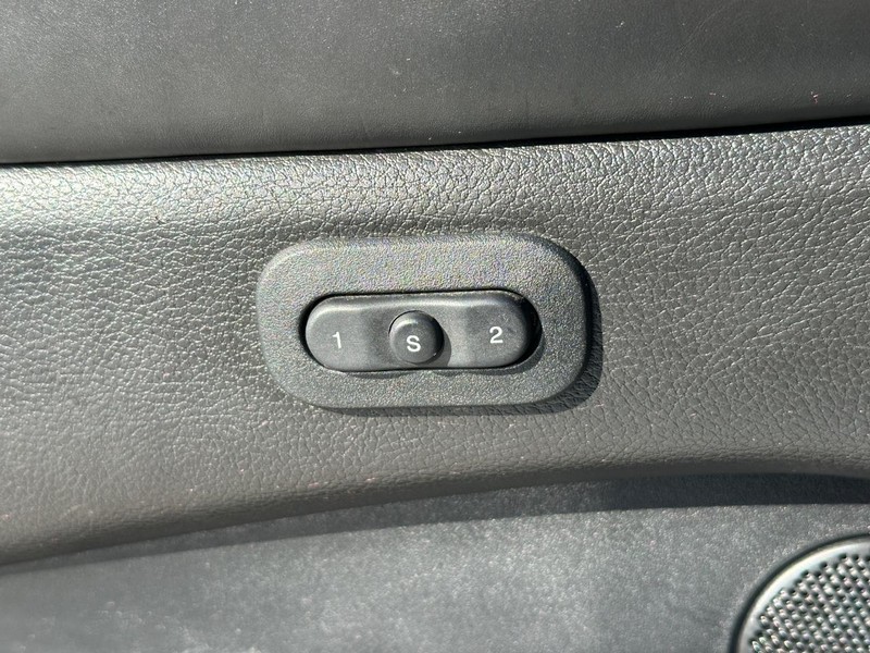 Jeep Grand Cherokee Vehicle Full-screen Gallery Image 27