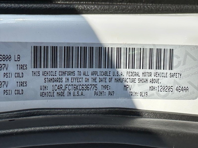 Jeep Grand Cherokee Vehicle Full-screen Gallery Image 29