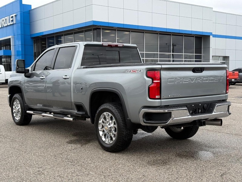 Chevrolet Silverado 2500HD Vehicle Full-screen Gallery Image 3