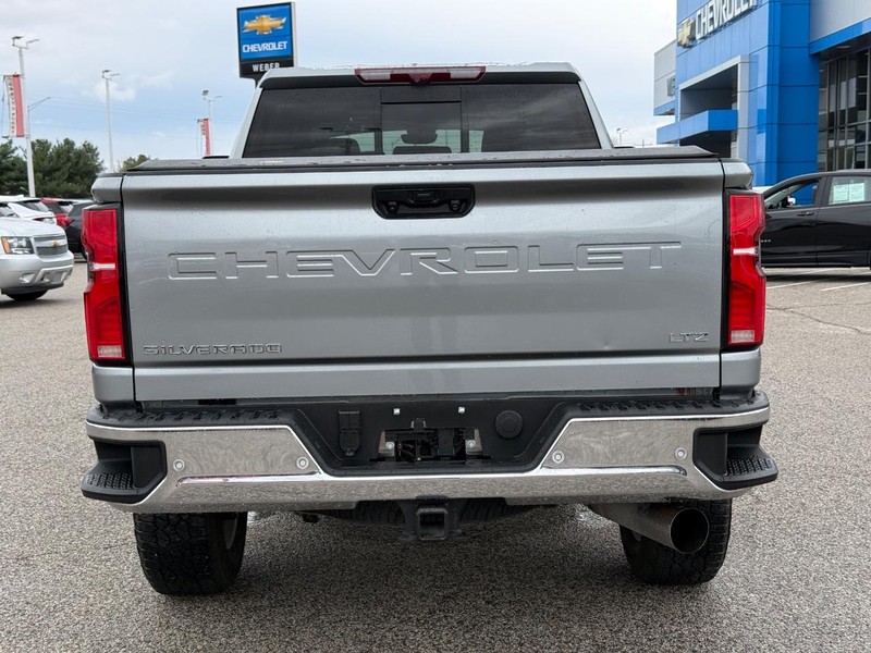 Chevrolet Silverado 2500HD Vehicle Full-screen Gallery Image 4