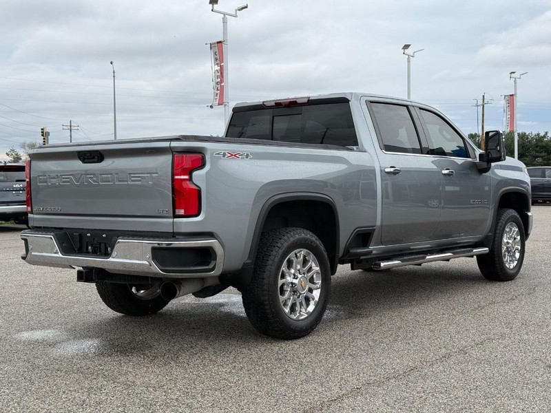 Chevrolet Silverado 2500HD Vehicle Full-screen Gallery Image 5
