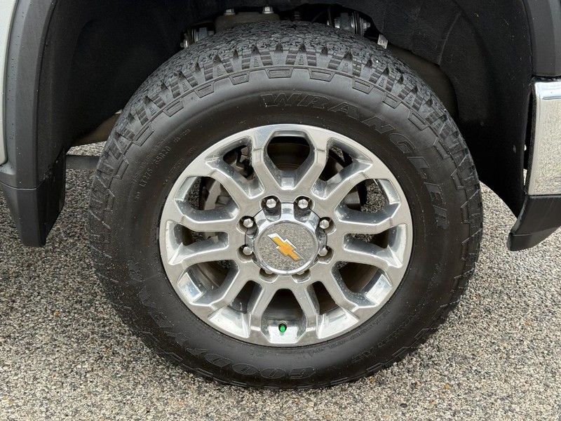 Chevrolet Silverado 2500HD Vehicle Full-screen Gallery Image 6