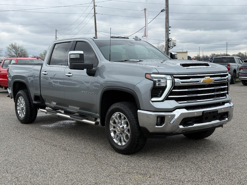Chevrolet Silverado 2500HD Vehicle Full-screen Gallery Image 8
