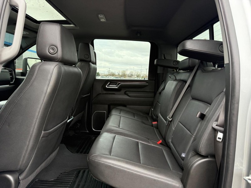 Chevrolet Silverado 2500HD Vehicle Full-screen Gallery Image 10