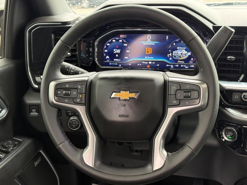 Chevrolet Silverado 2500HD Vehicle Full-screen Gallery Image 14