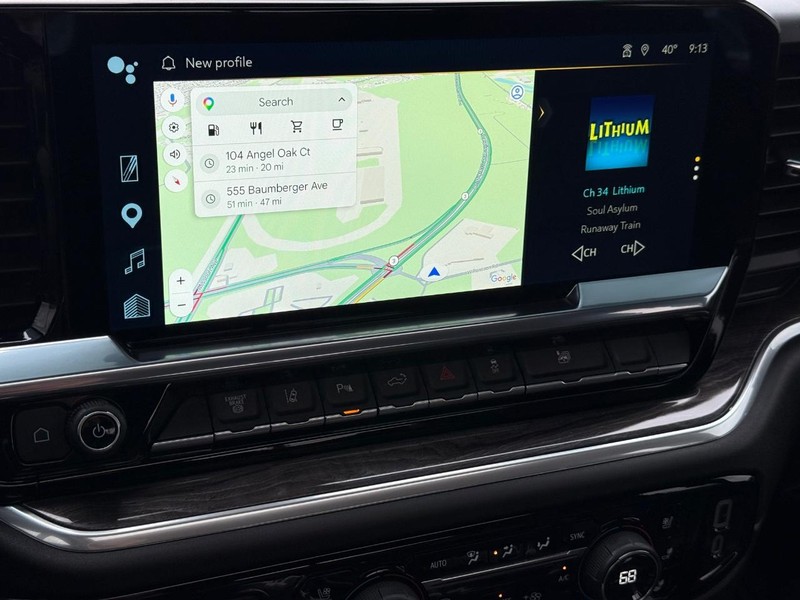 Chevrolet Silverado 2500HD Vehicle Full-screen Gallery Image 17