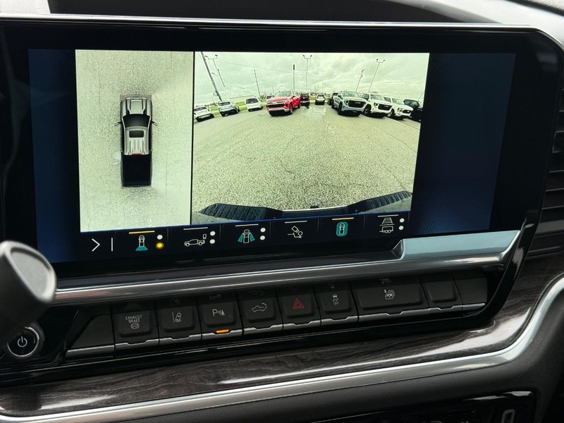 Chevrolet Silverado 2500HD Vehicle Full-screen Gallery Image 18