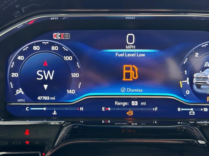 Chevrolet Silverado 2500HD Vehicle Full-screen Gallery Image 22