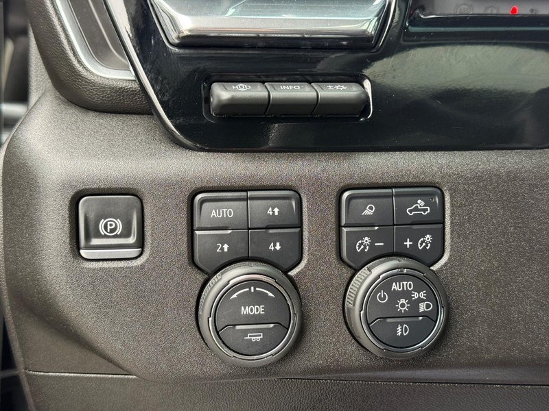 Chevrolet Silverado 2500HD Vehicle Full-screen Gallery Image 23