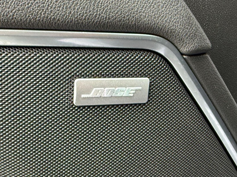 Chevrolet Silverado 2500HD Vehicle Full-screen Gallery Image 25