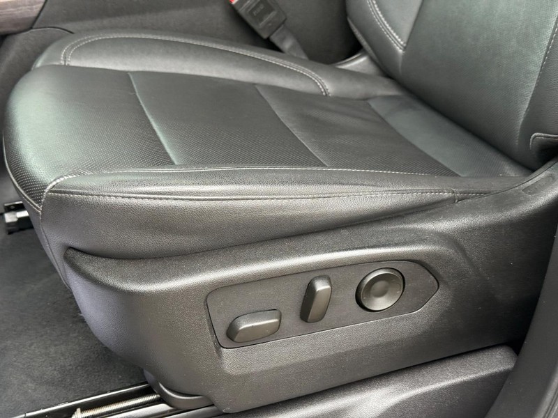 Chevrolet Silverado 2500HD Vehicle Full-screen Gallery Image 26