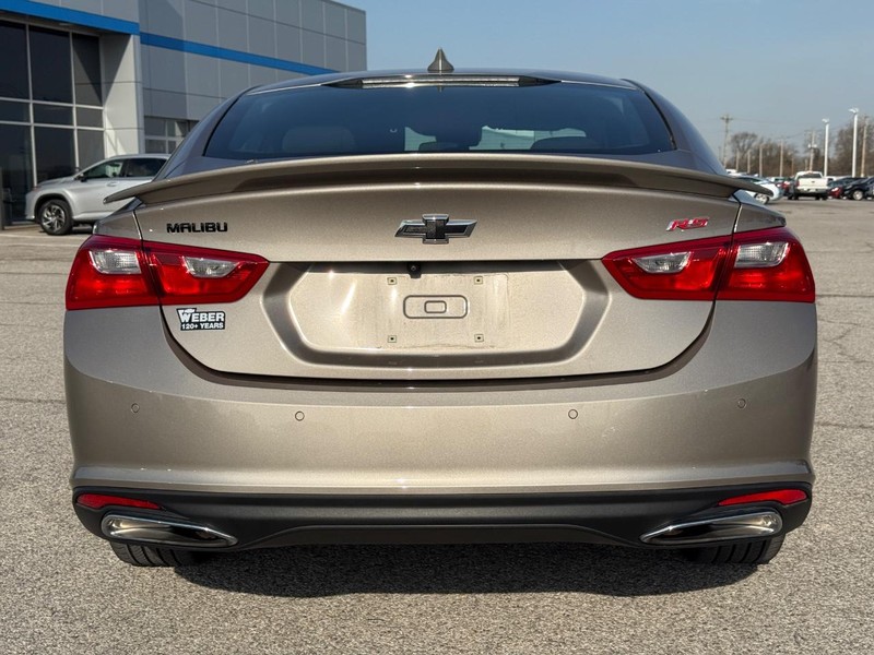 Chevrolet Malibu Vehicle Full-screen Gallery Image 4