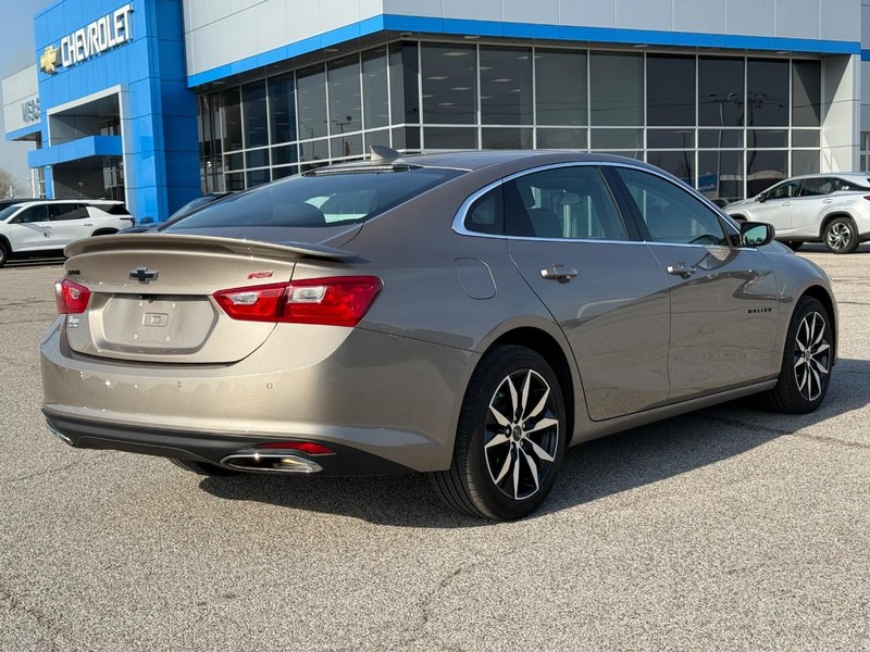 Chevrolet Malibu Vehicle Full-screen Gallery Image 5