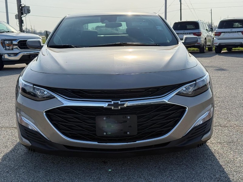 Chevrolet Malibu Vehicle Full-screen Gallery Image 9