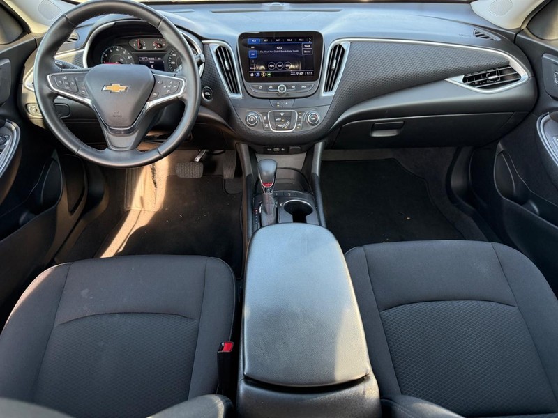 Chevrolet Malibu Vehicle Full-screen Gallery Image 11