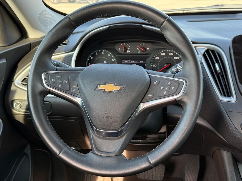 Chevrolet Malibu Vehicle Full-screen Gallery Image 12