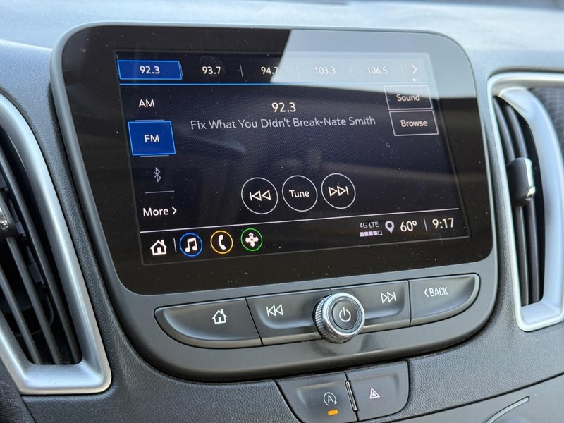 Chevrolet Malibu Vehicle Full-screen Gallery Image 16