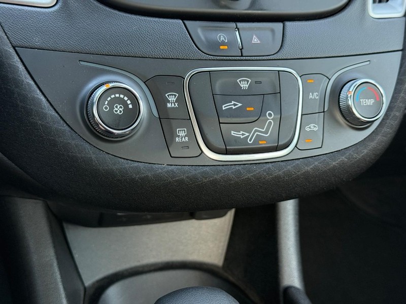 Chevrolet Malibu Vehicle Full-screen Gallery Image 18