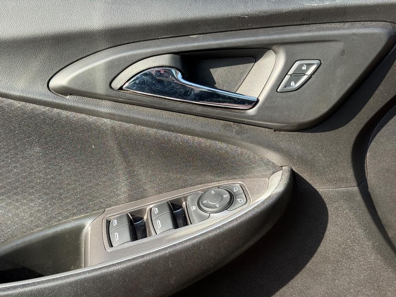 Chevrolet Malibu Vehicle Full-screen Gallery Image 22