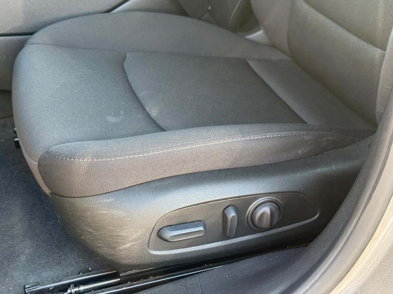 Chevrolet Malibu Vehicle Full-screen Gallery Image 23