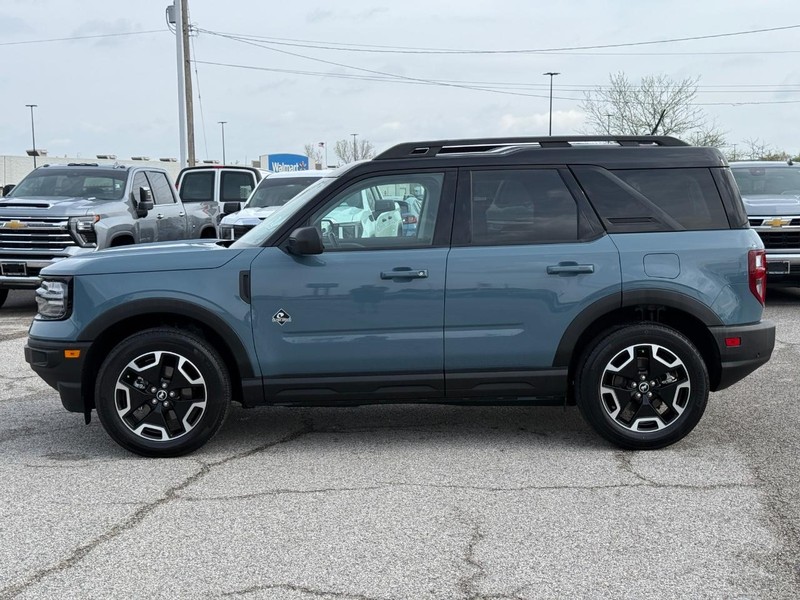 Ford Bronco Sport Vehicle Full-screen Gallery Image 2