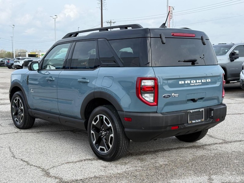 Ford Bronco Sport Vehicle Full-screen Gallery Image 3