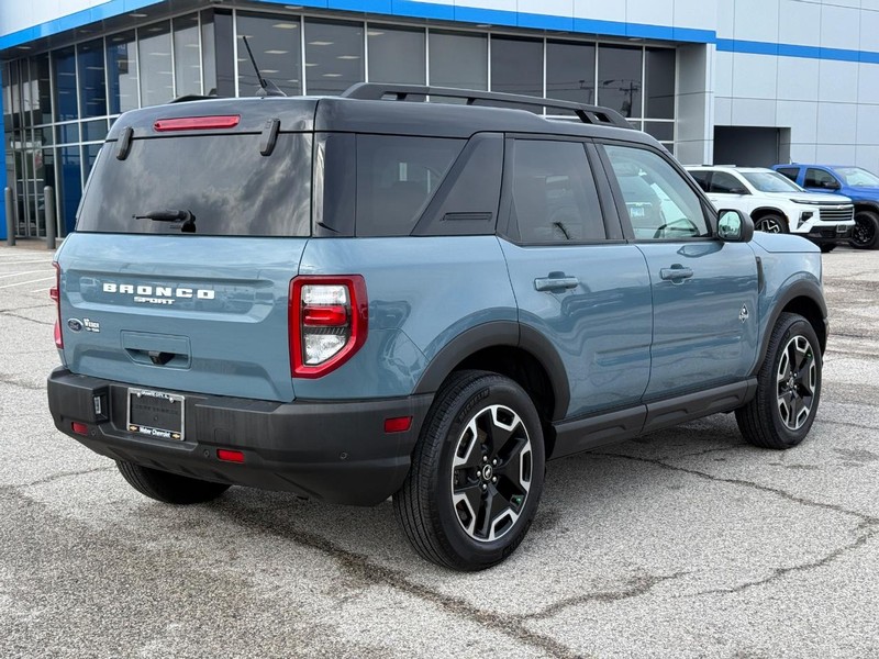 Ford Bronco Sport Vehicle Full-screen Gallery Image 5