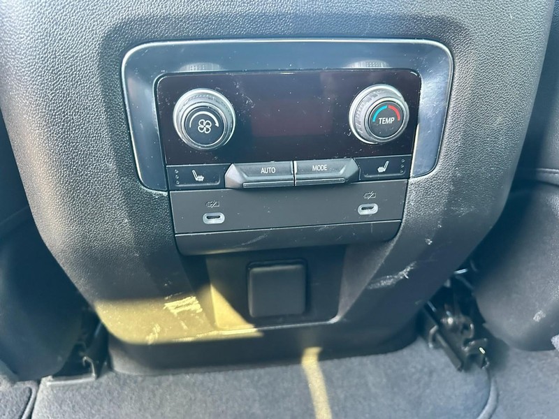 Chevrolet Tahoe Vehicle Full-screen Gallery Image 12