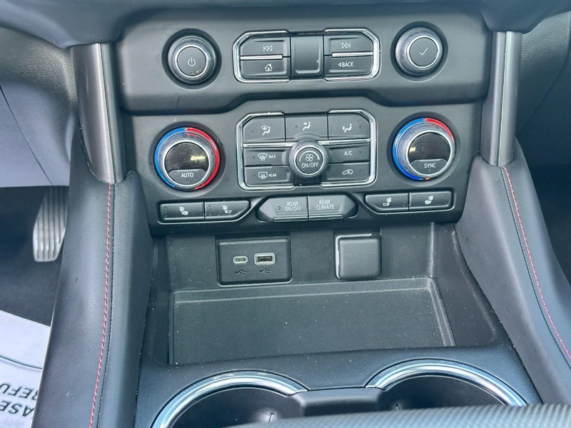 Chevrolet Tahoe Vehicle Full-screen Gallery Image 17