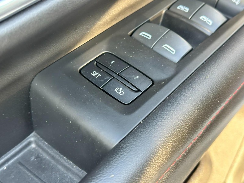 Chevrolet Tahoe Vehicle Full-screen Gallery Image 20