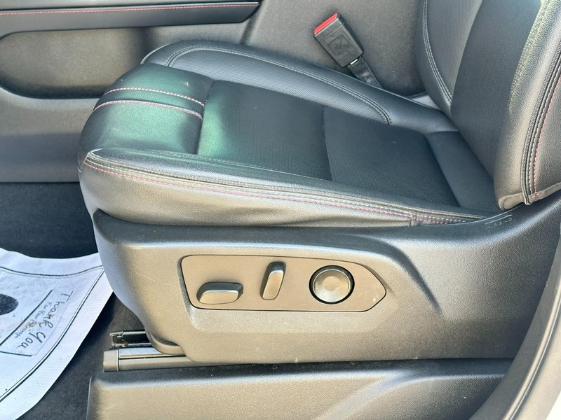 Chevrolet Tahoe Vehicle Full-screen Gallery Image 21