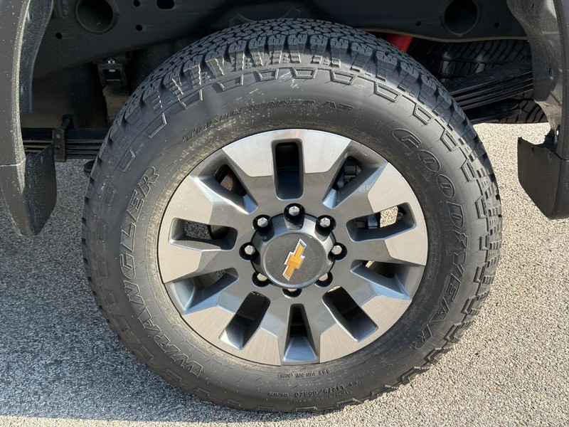 Chevrolet Silverado 2500HD Vehicle Full-screen Gallery Image 4