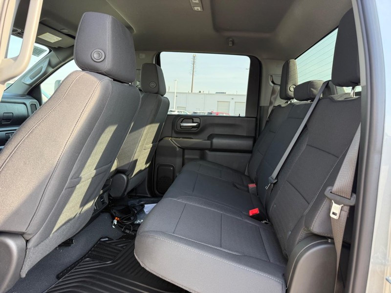 Chevrolet Silverado 2500HD Vehicle Full-screen Gallery Image 5