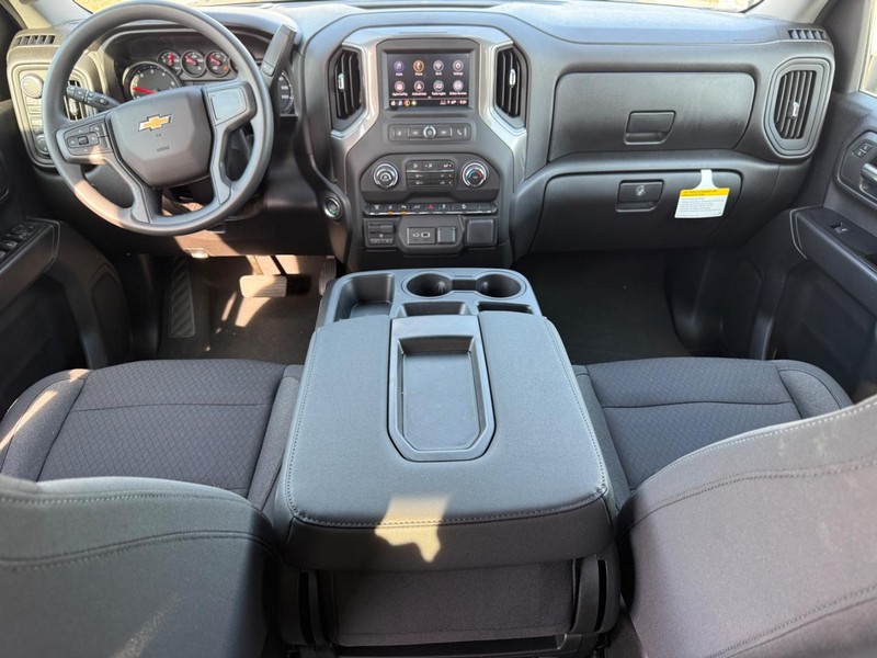 Chevrolet Silverado 2500HD Vehicle Full-screen Gallery Image 6