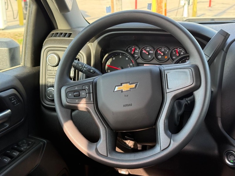 Chevrolet Silverado 2500HD Vehicle Full-screen Gallery Image 7