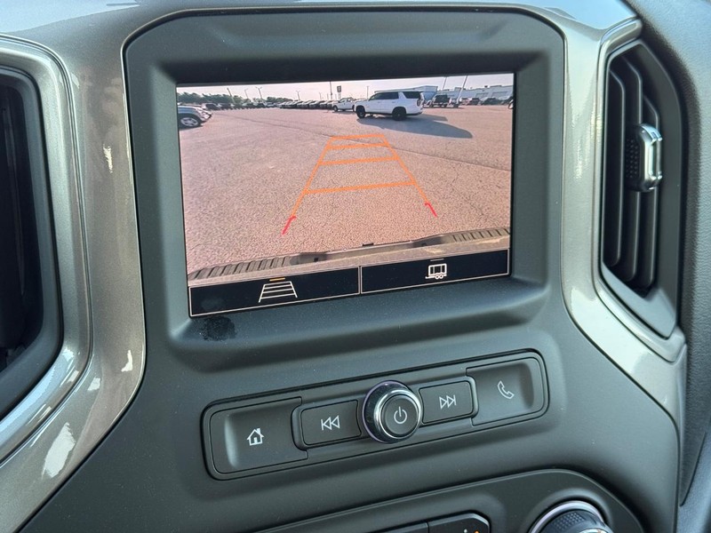 Chevrolet Silverado 2500HD Vehicle Full-screen Gallery Image 11